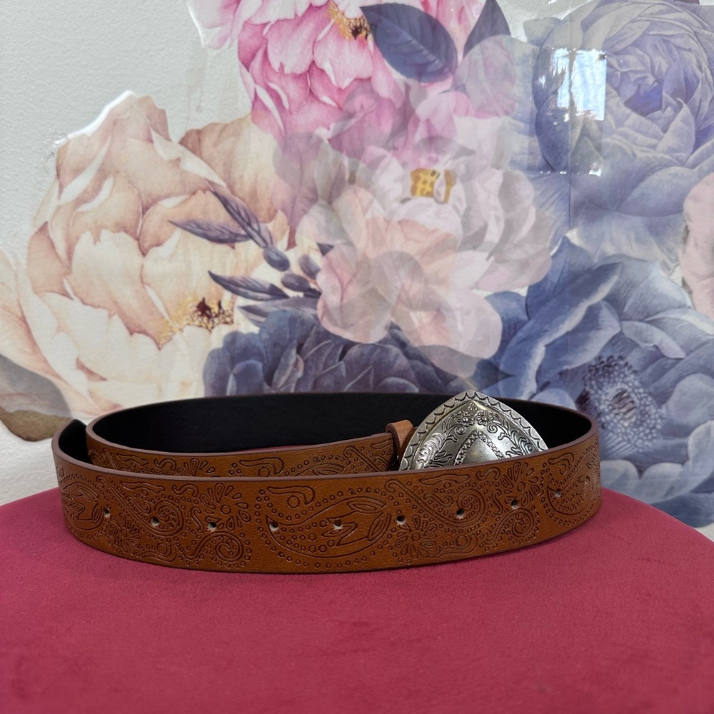 New Lovers and Friends Heart Buckle Belt in Brown Silver leather western cowboy - Picture 7 of 8
